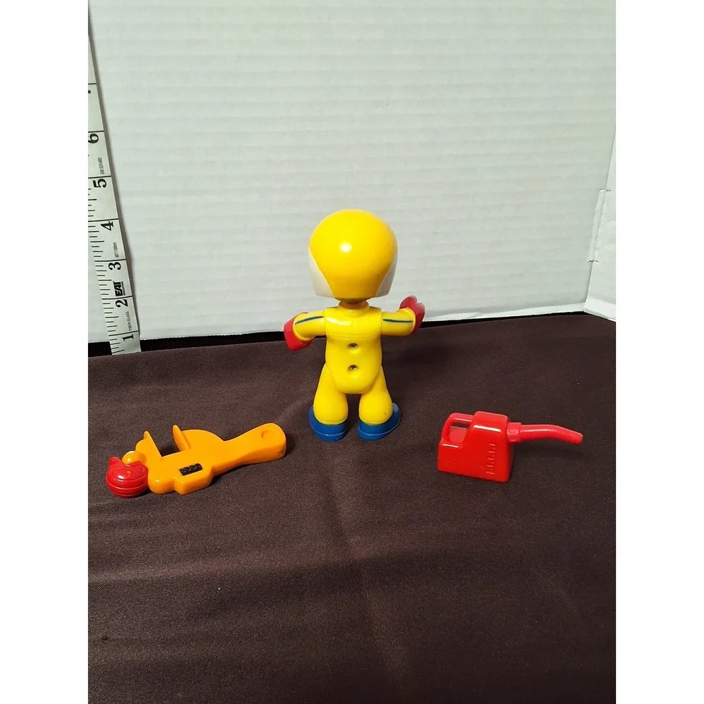 2009 Disney Handy Manny Race Car Driver And Accessories.  Lot Of‎ 3